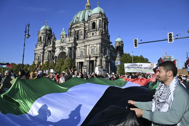 Berlin Sokaklarında Filistin İçin Büyüyen Destek