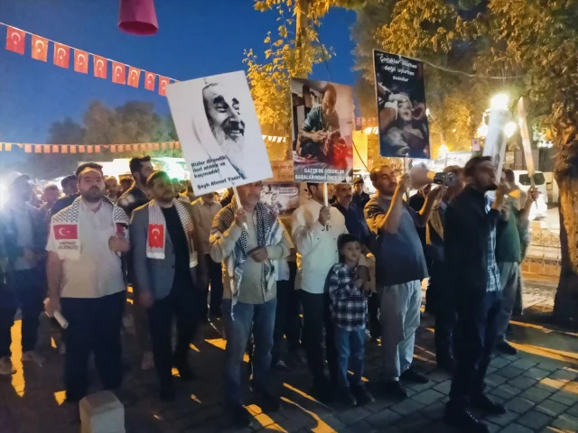 Malatya'da Coşkulu Gazze Yürüyüşü Herkesi Bir Araya Getirdi