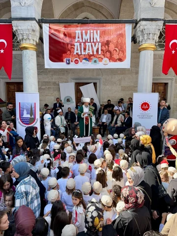 Üsküdar'da Geleneksel "Amin Alayı" Coşkusu