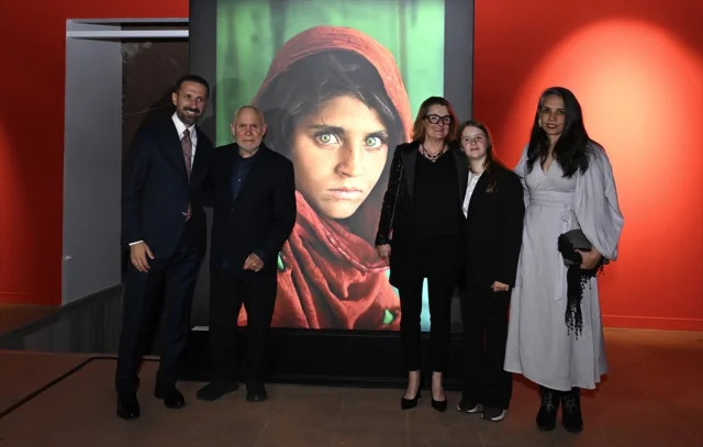 Steve McCurry İstanbul'da Büyülü Gözlerle Sanatseverleri Buluşturdu