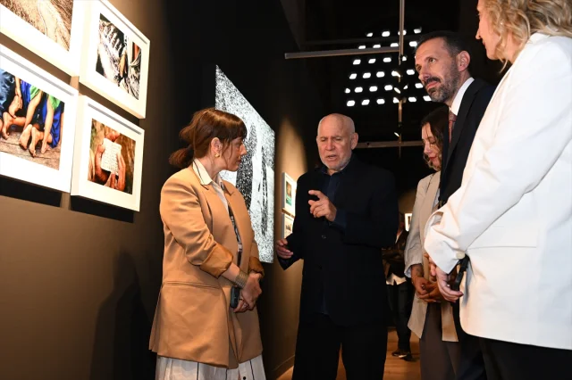 Steve McCurry İstanbul'da Büyülü Gözlerle Sanatseverleri Buluşturdu