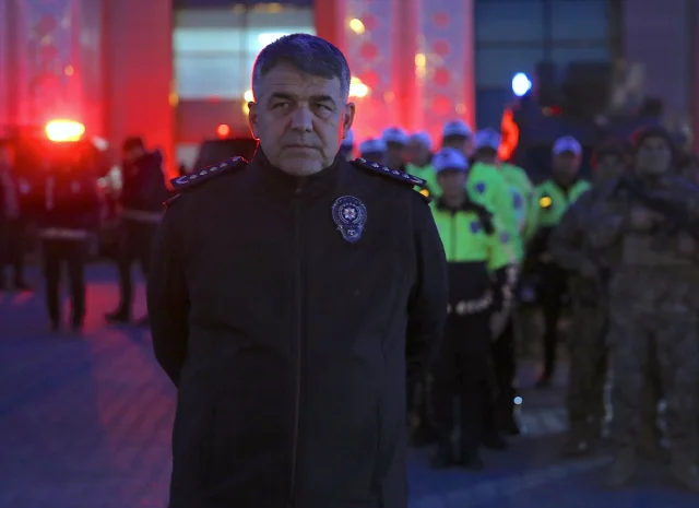 Erzurum’da Huzur Operasyonu: 500 Polis Geceyi Aydınlattı