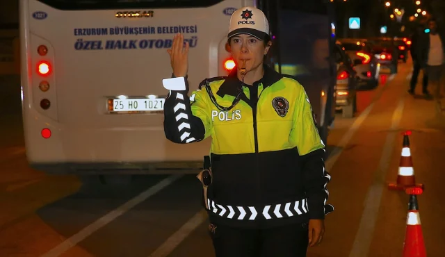 Erzurum’da Huzur Operasyonu: 500 Polis Geceyi Aydınlattı