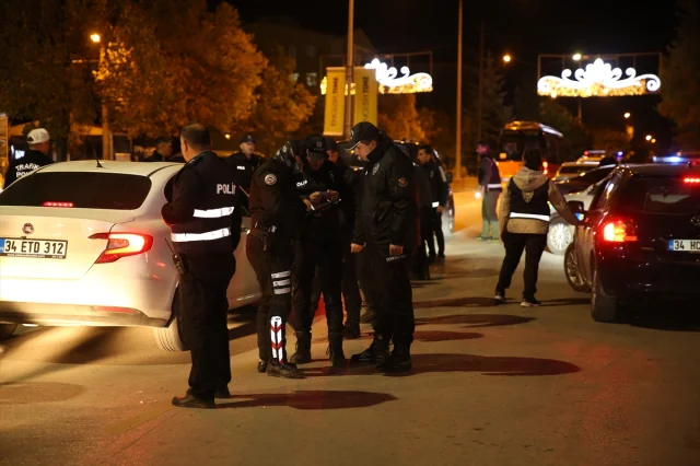 Erzurum’da Huzur Operasyonu: 500 Polis Geceyi Aydınlattı