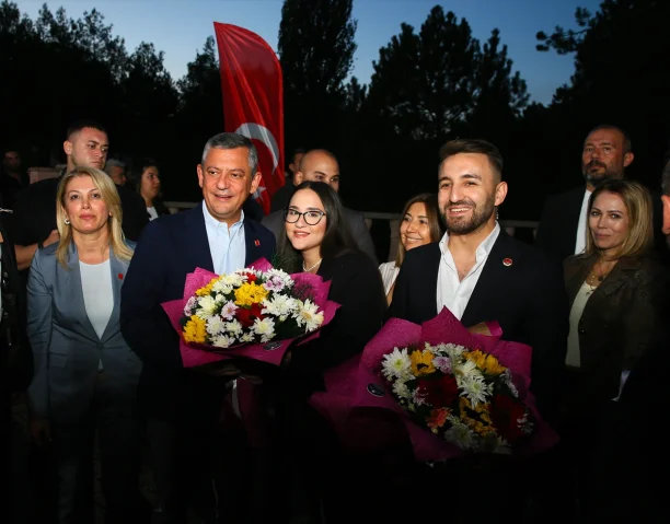 CHP Lideri Özel Uşak'ta Yürekleri Titretti