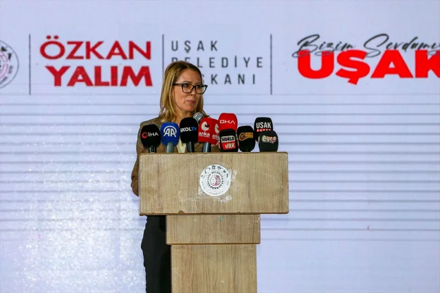 CHP Lideri Özel Uşak'ta Yürekleri Titretti