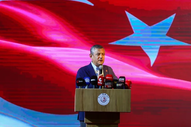 CHP Lideri Özel Uşak'ta Yürekleri Titretti