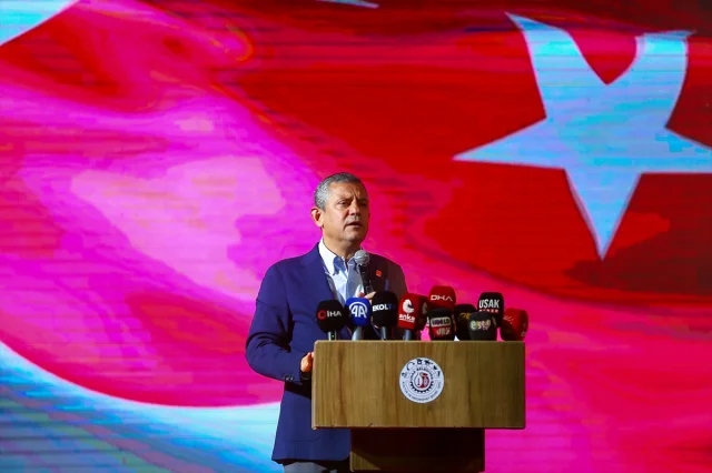 CHP Lideri Özel Uşak'ta Yürekleri Titretti