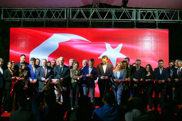 CHP Lideri Özel Uşak'ta Yürekleri Titretti