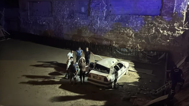 Adıyaman'da İnşaat Temeline Devrilen Araç Şok Yarattı