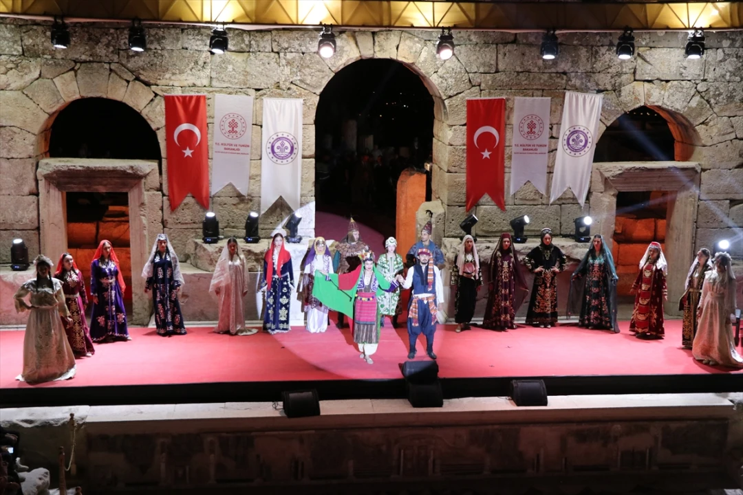 Piyanist Anjelika Akbar'ın Kibyra Antik Kenti'ndeki Unutulmaz Performansı