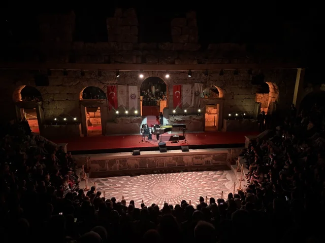 Piyanist Anjelika Akbar'ın Kibyra Antik Kenti'ndeki Unutulmaz Performansı