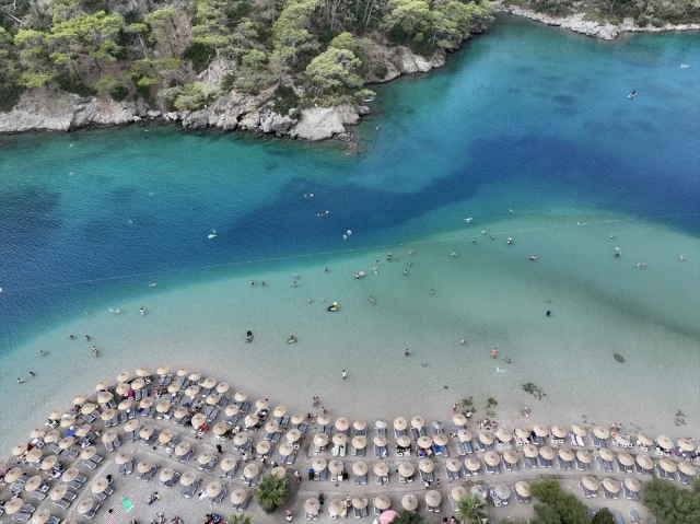 Fethiye ve Marmaris'te Tatilciler Deniz ve Güneşin Tadını Çıkarıyor