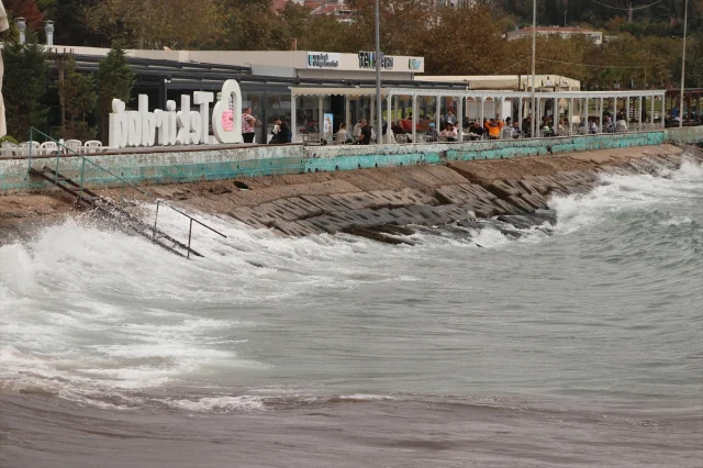 Marmara Denizi'nde Poyrazın Gücü Artıyor