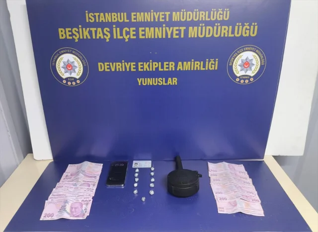 Beşiktaş'ta Taşıtın Gizli Bölmesinde Uyuşturucu ve Şarjör Bu...