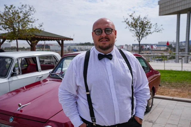 İzmir'de Klasik Araçlarla Sağlık için Muhteşem Sürüş Etkinliği