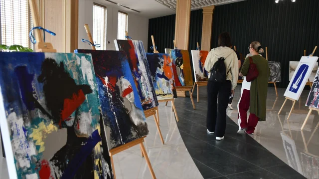 Ressam Aslıhan Öztürk'ten Gazze'ye Dokunaklı Destek