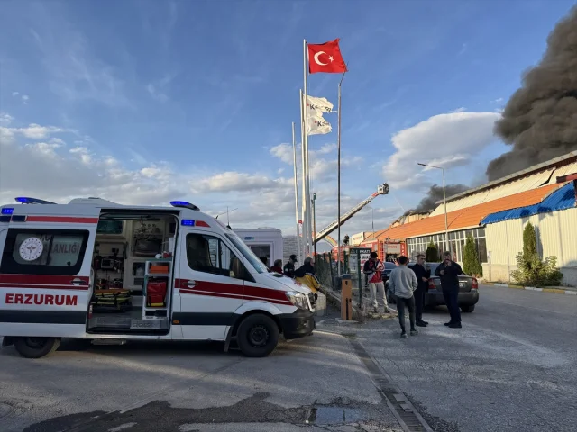 Erzurum'da Boya Fabrikasında Korkutan Yangın