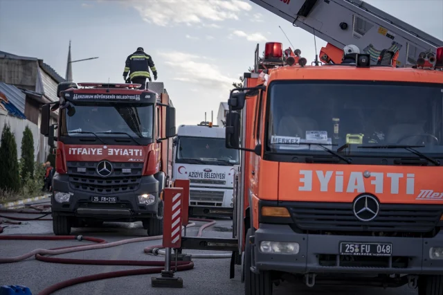 Erzurum'da Boya Fabrikasında Korkutan Yangın