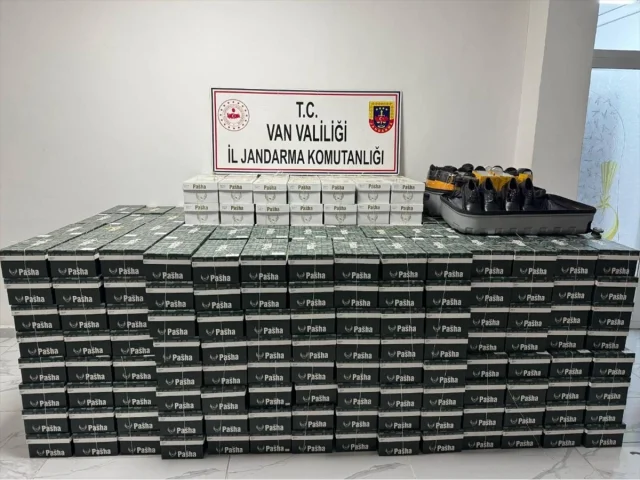 Van'da Şok Operasyon: Kaçak Ayakkabı Deposu