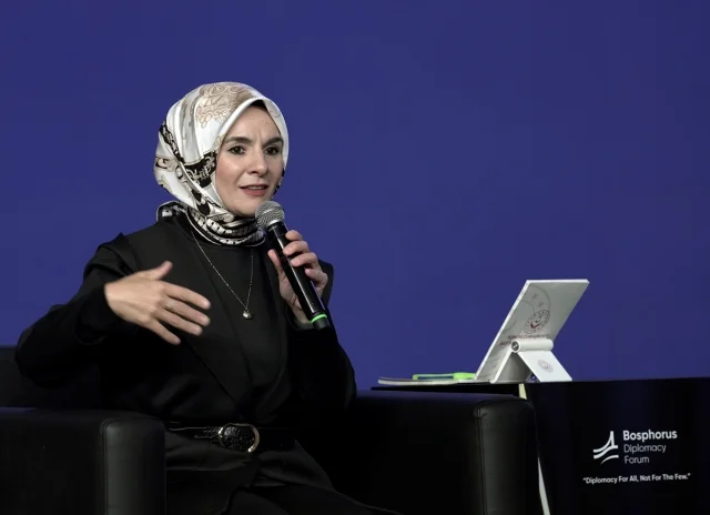 Gençlerle Diplomasi Yolculuğuna Çıkın: Bakan Göktaş'ın İlham Veren Hikayesi