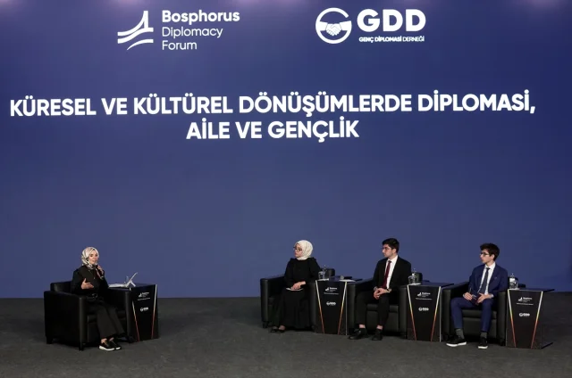 Gençlerle Diplomasi Yolculuğuna Çıkın: Bakan Göktaş'ın İlham Veren Hikayesi