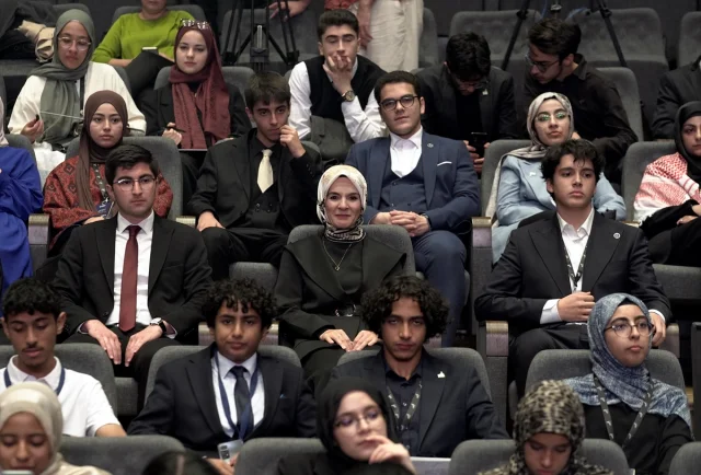 Gençlerle Diplomasi Yolculuğuna Çıkın: Bakan Göktaş'ın İlham Veren Hikayesi