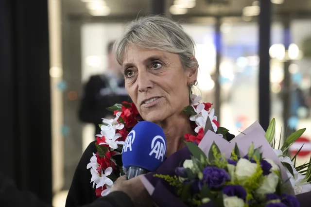 Türkiye'ye Dönen Kahraman Paralimpik Yüzücüler Gurur Tazeledi
