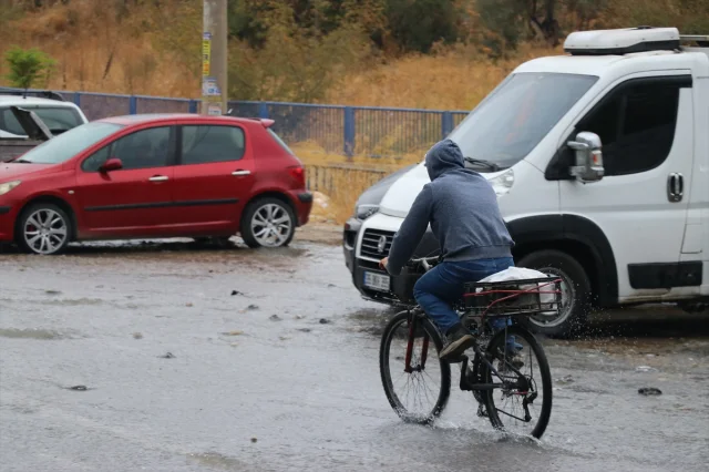 İzmir'deki Su Krizi Mahalleliyi Ayaklandırdı