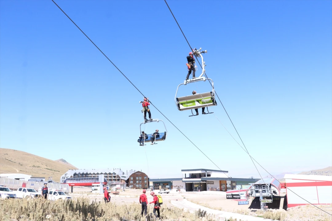Erciyes Dağı'nda Tatbikatlar Yeni Sezon Öncesi Tamamlanıyor