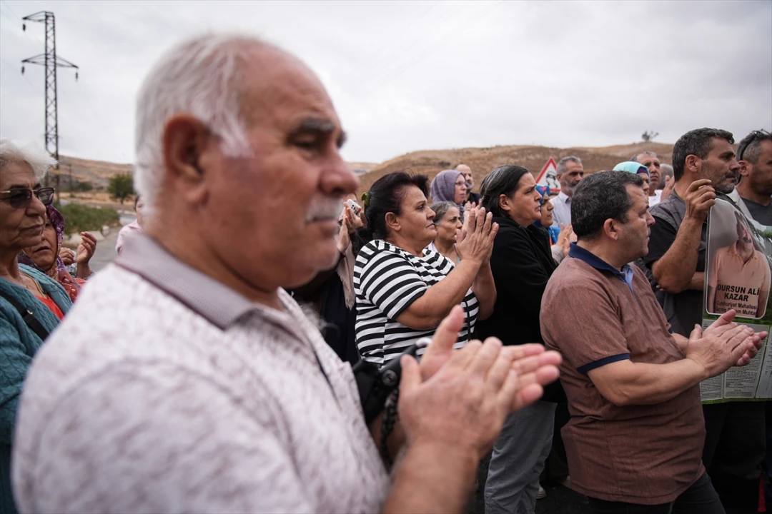 İzmir'de Çöp Krizi Yine Patlak Verdi Mahalleli Tepkili