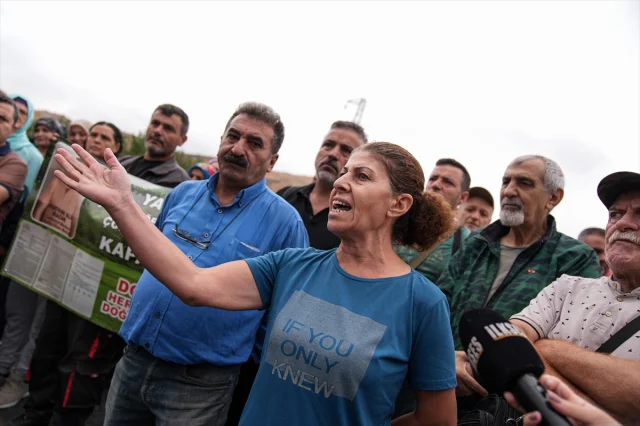 İzmir'de Çöp Krizi Yine Patlak Verdi Mahalleli Tepkili