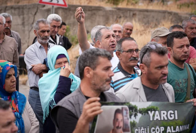 İzmir'de Çöp Krizi Yine Patlak Verdi Mahalleli Tepkili