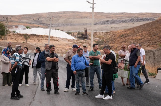 İzmir'de Çöp Krizi Yine Patlak Verdi Mahalleli Tepkili