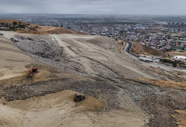 İzmir'de Çöp Krizi Yine Patlak Verdi Mahalleli Tepkili