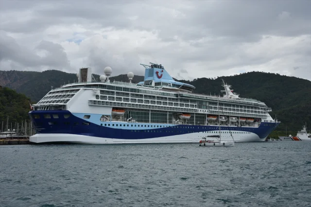 Marmaris'te Turizm Canlanıyor: 'Marella Discovery 2' Limanda