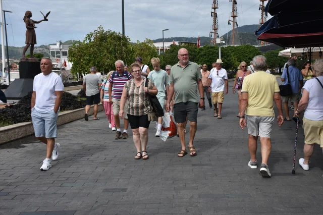 Marmaris'te Turizm Canlanıyor: 'Marella Discovery 2' Limanda