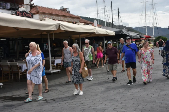 Marmaris'te Turizm Canlanıyor: 'Marella Discovery 2' Limanda
