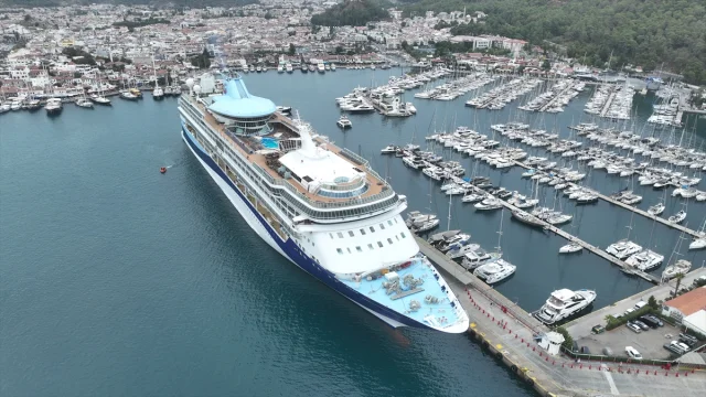 Marmaris'te Turizm Canlanıyor: 'Marella Discovery 2' Limanda