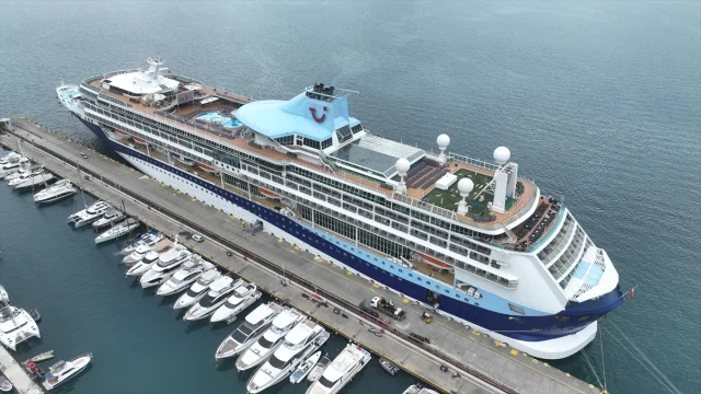 Marmaris'te Turizm Canlanıyor: 'Marella Discovery 2' Limanda