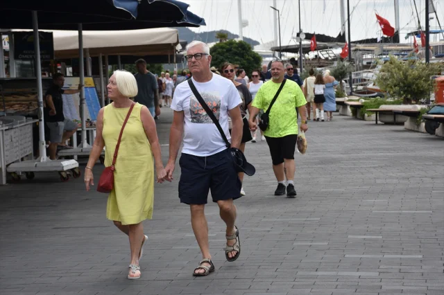 Marmaris'te Turizm Canlanıyor: 'Marella Discovery 2' Limanda