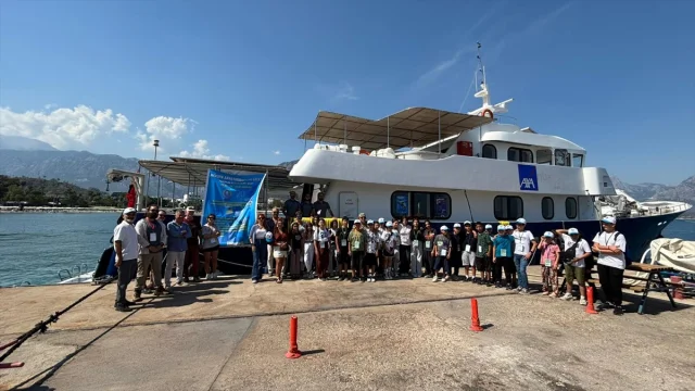 Antalya'nın Derinliklerinde Eğlenceli Bir Macera: Öğrenciler İlk Dalışlarını Yaptı