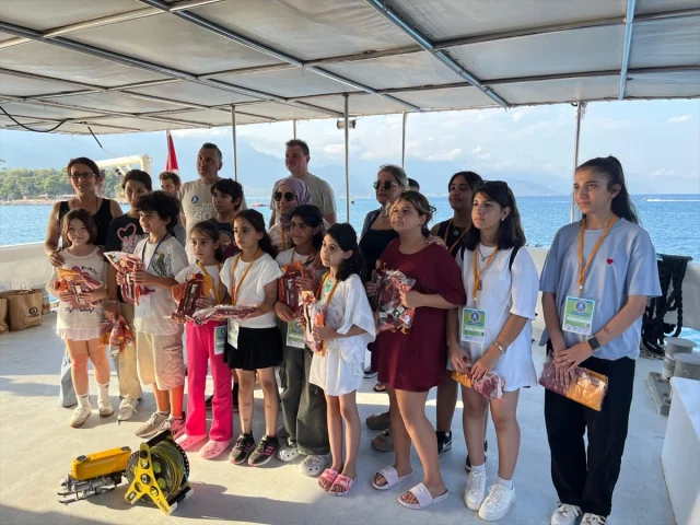 Antalya'nın Derinliklerinde Eğlenceli Bir Macera: Öğrenciler İlk Dalışlarını Yaptı