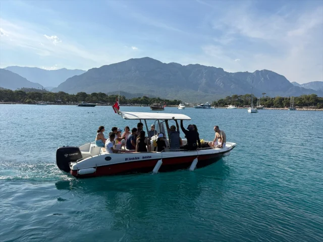 Antalya'nın Derinliklerinde Eğlenceli Bir Macera: Öğrenciler İlk Dalışlarını Yaptı