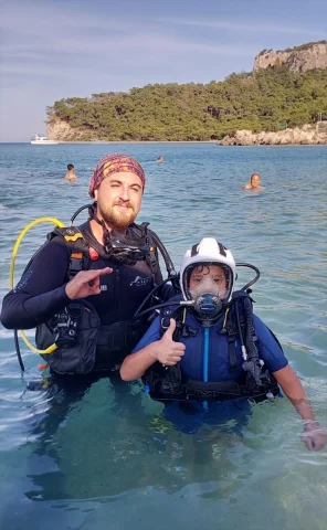 Antalya'nın Derinliklerinde Eğlenceli Bir Macera: Öğrenciler İlk Dalışlarını Yaptı