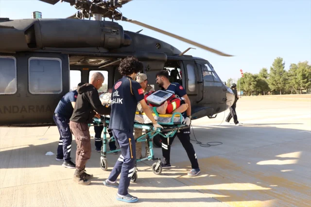 Siirt'te İşçiye Askeri Helikopter İle Acil Yardım