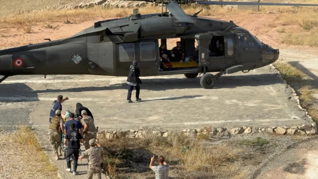 Siirt'te İşçiye Askeri Helikopter İle Acil Yardım