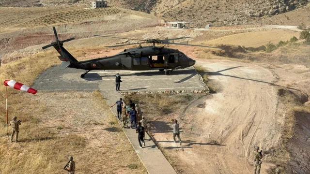 Siirt'te İşçiye Askeri Helikopter İle Acil Yardım