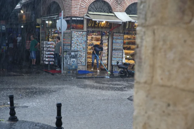 Adana'da Sel Tehlikesi Kapıda mı?