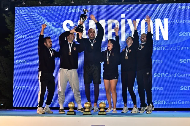 senCard Games Etkinliği Coşkulu Anlarla Yaza Veda Ettirdi